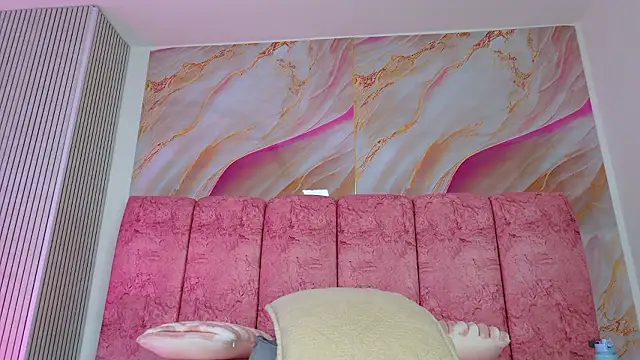 emmacurvy's cam snapshot