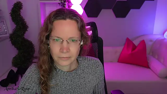 AnnikaRose live sex cam