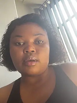 Curveysinaa's cam snapshot