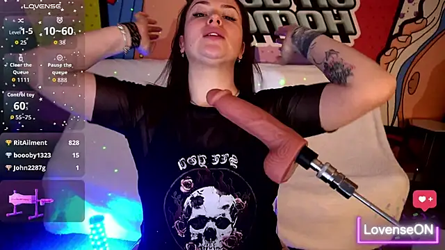 AliceOfWondersS's cam snapshot