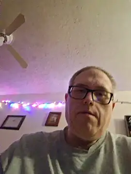 Smallone327 live sex cam