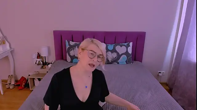 sabrinamacmarren's cam snapshot