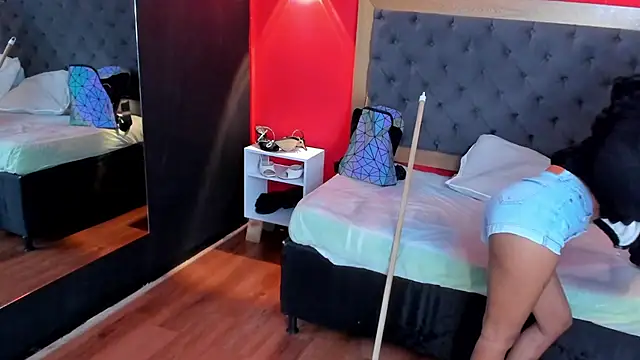 YayaHilton live sex cam