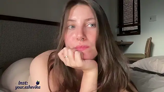 ItsEzheVika's cam snapshot