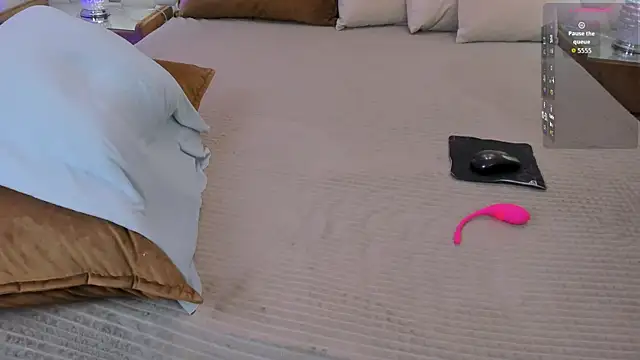 NaughtyLoryy's cam snapshot