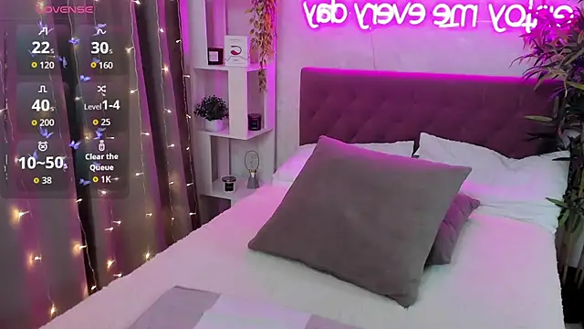 FeralPeach's cam snapshot