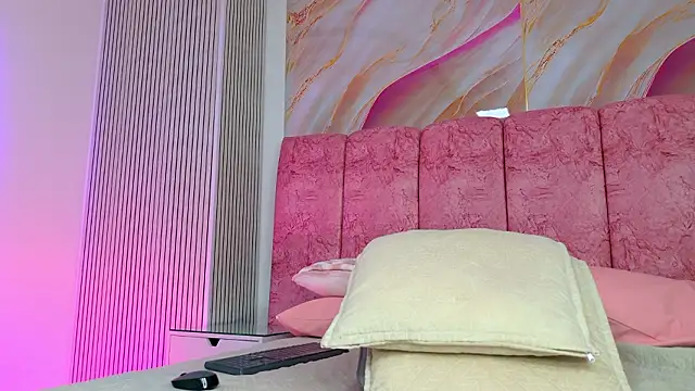 emmacurvy's cam snapshot