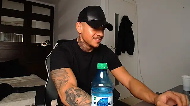 ElijahThorne live sex cam