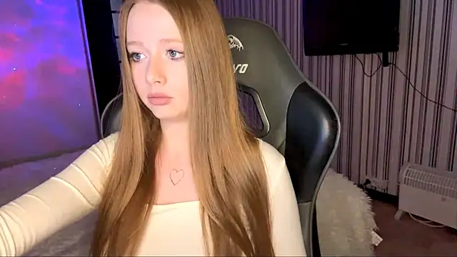 EmilyBubble's cam snapshot