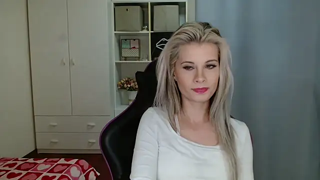 KristineGlow's cam snapshot