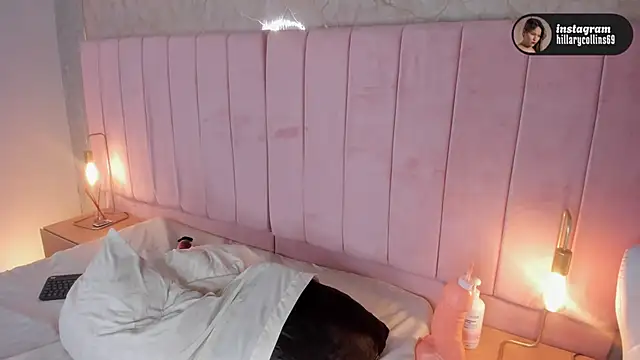 Hillary_Collins1's cam snapshot