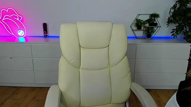 Alina_Blonde's cam snapshot