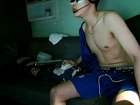 boyhigh1997 live sex cam