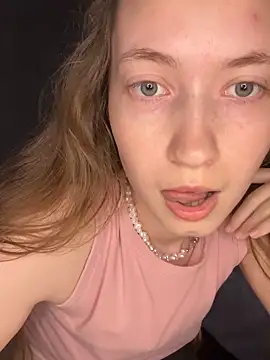 Holy_Poly live sex cam