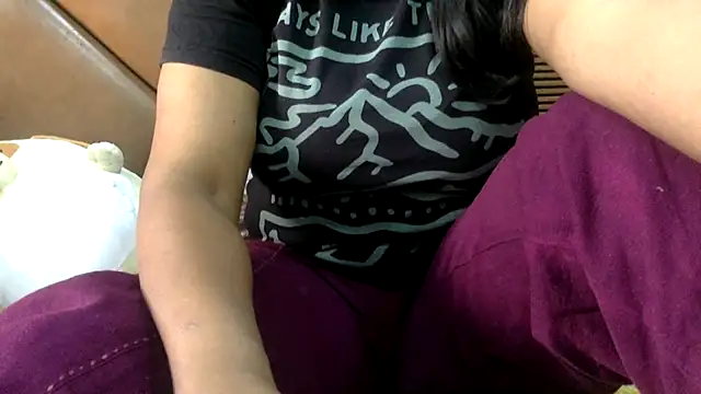 Haanikaur_saavi's cam snapshot