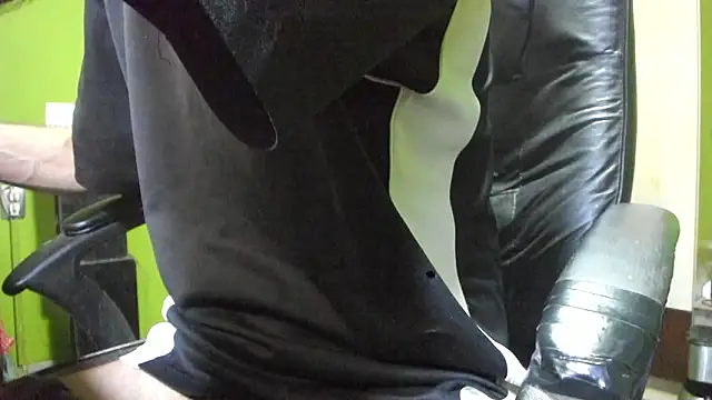 BigCumShoot live sex cam