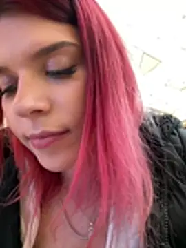 RiriRoseey live sex cam