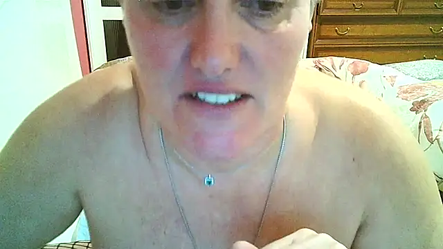 APEREGINA_'s cam snapshot