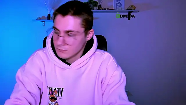 thomas_crow_'s cam snapshot