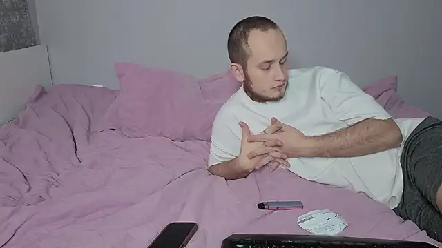 Pearl_couple's cam snapshot