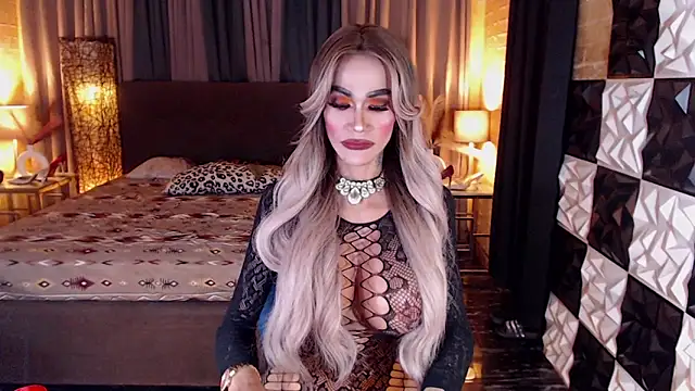 MonstrousCockDiva live sex cam