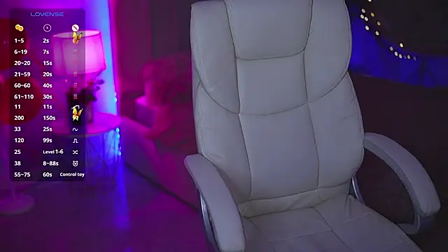 OliviaMoore_'s cam snapshot