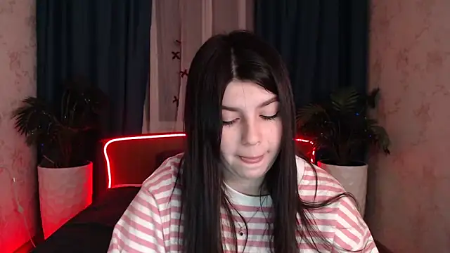 KisaModel's cam snapshot