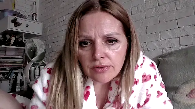 Angel_girllovemy's cam snapshot