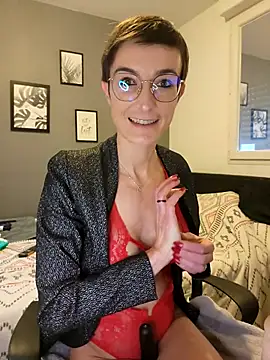 LaureLiveXX's cam snapshot