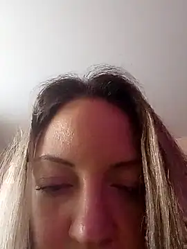 KattyLuuu's cam snapshot