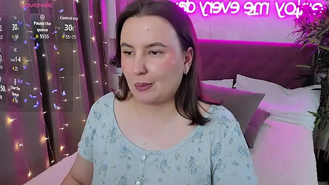 FeralPeach's cam snapshot