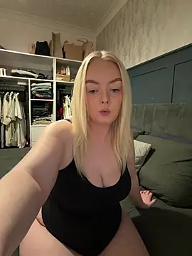 lusciouslylou live sex cam