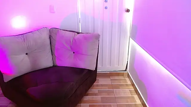 milfrousse's cam snapshot