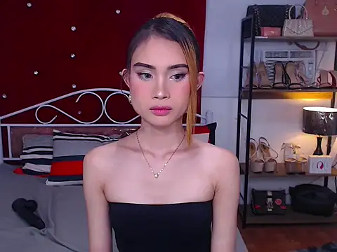 MeatyhorsecockMistress live sex cam