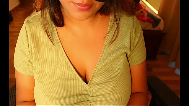 sneha_hussy live sex cam