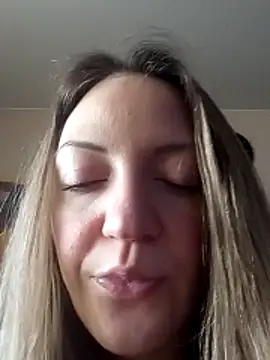 KattyLuuu live sex cam