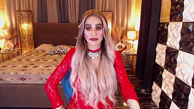 MonstrousCockDiva live sex cam