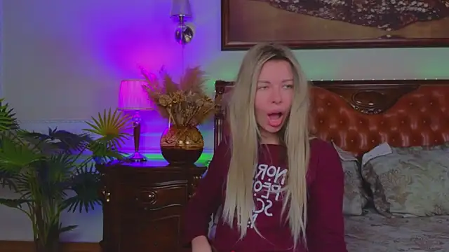 Real_Tini's cam snapshot