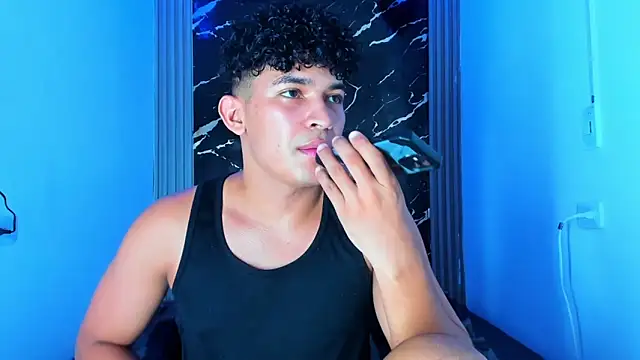 jamescurly00's cam snapshot