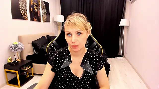 LindaSandy_1's cam snapshot