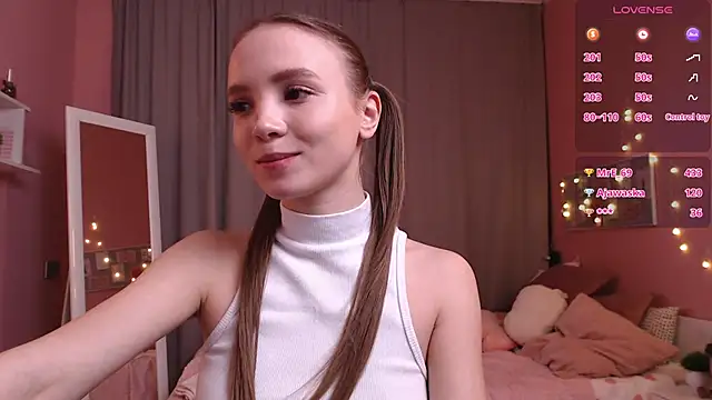 Adria_Arjona's cam snapshot