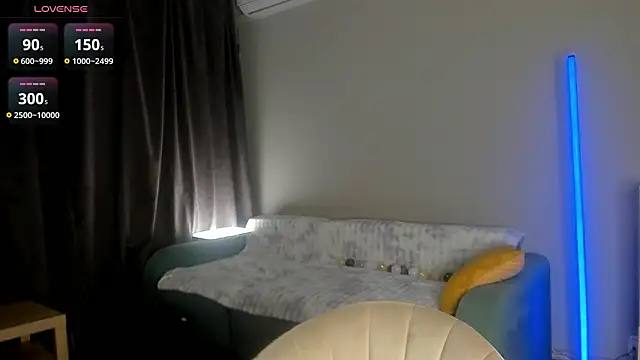 charm_adel's cam snapshot