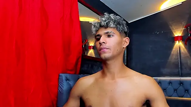 Axelgreyder live sex cam