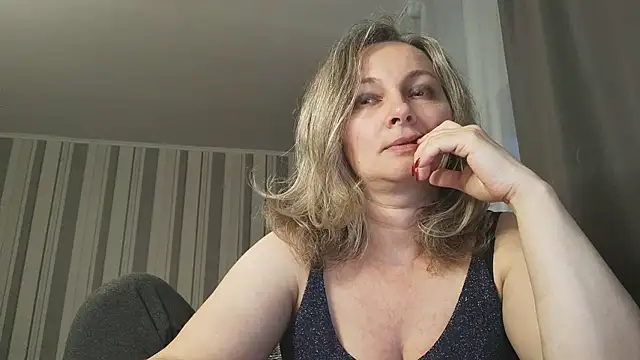 EdithManning's cam snapshot