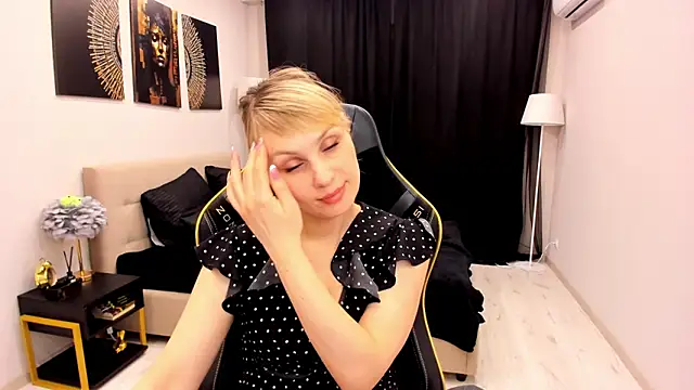 LindaSandy_1's cam snapshot