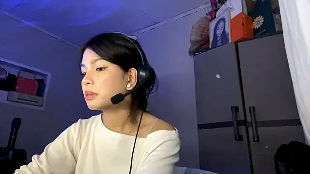 ConstancePorrini live sex cam