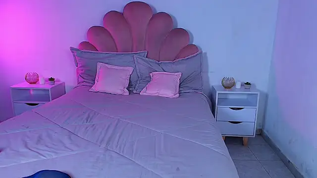 MiaColucci18's cam snapshot