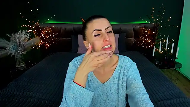 Rebecca_Diamond's cam snapshot