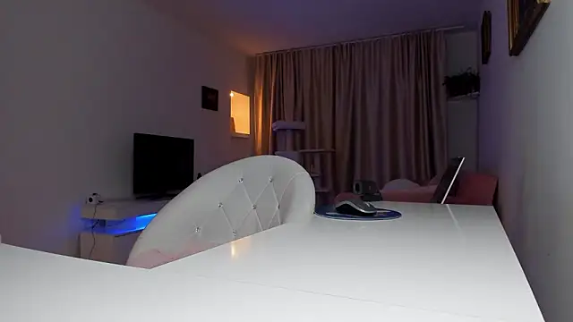 xqueenyasmine live sex cam