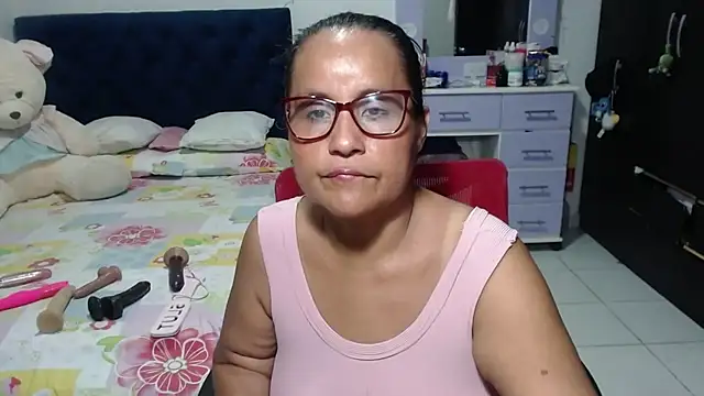 pervert_mommy_'s cam snapshot